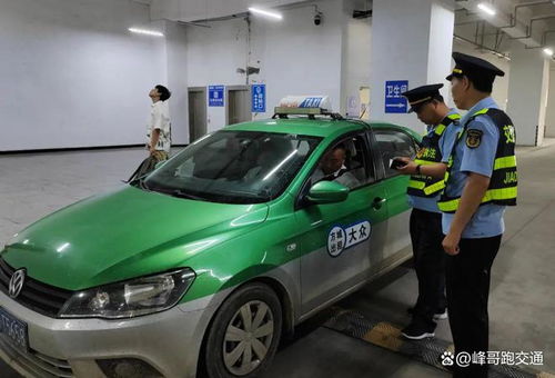 南陽(yáng)市交通執(zhí)法支隊(duì)開(kāi)展全市出租汽車(chē)市場(chǎng)統(tǒng)一夜查行動(dòng)